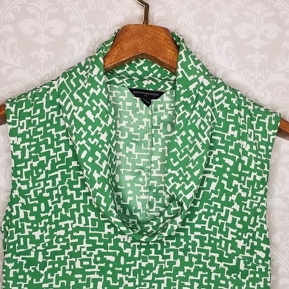 Banana‎ Republic Size 2 Green Sleeveless Cowl Neck Top - Picture 3 of 8